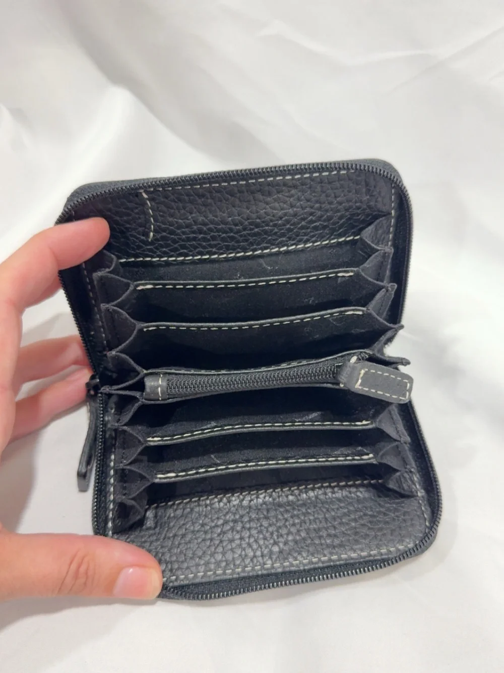 Levenger Bradley Black Pebbled & Smooth Leather Zip Accordion Card Holder